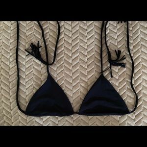 Acacia Black Beauty Humuhumu top